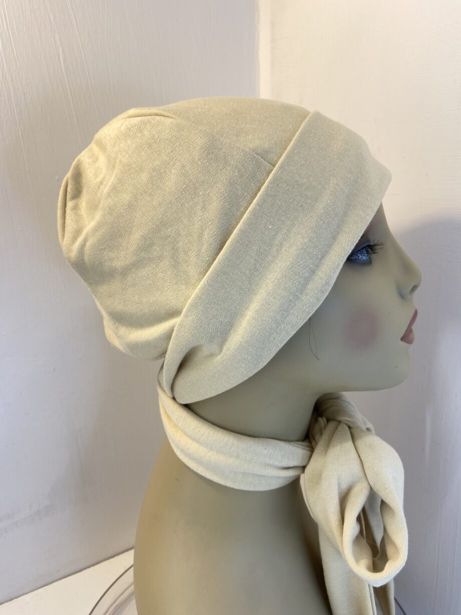 Warm cosy crest head scarf. 137