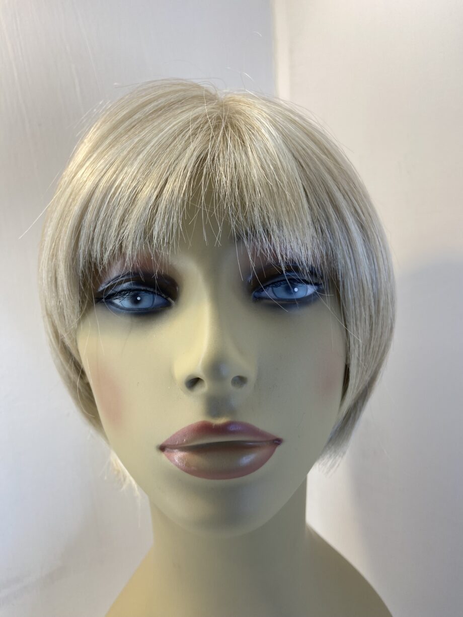 Super soft light blonde wig. Blss741