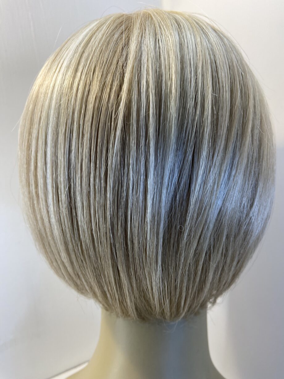Super soft light blonde wig. Blss741