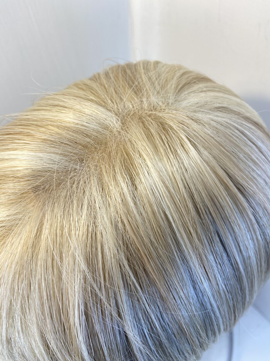 Super soft light blonde wig. Blss741