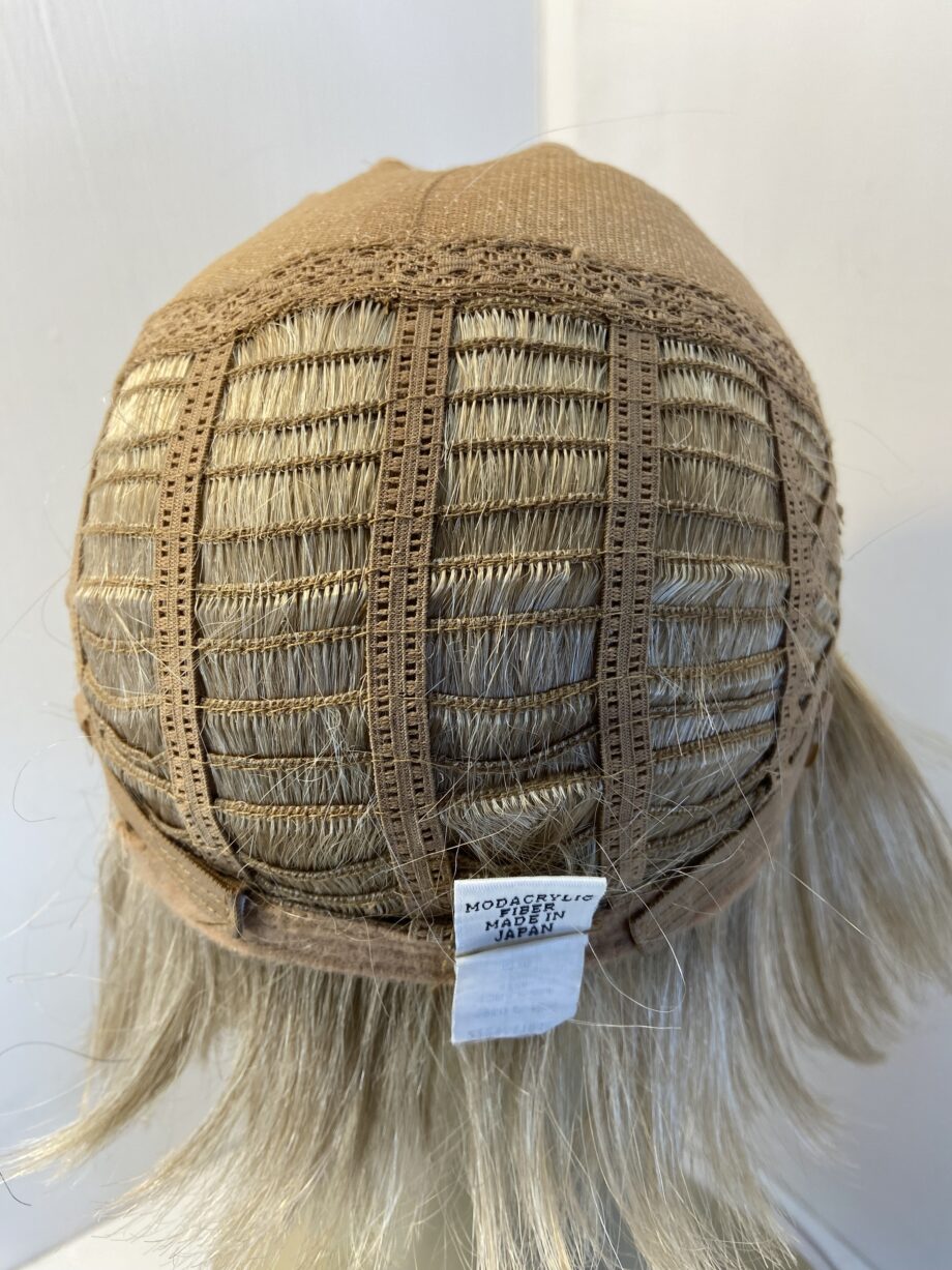 Super soft light blonde wig. Blss741