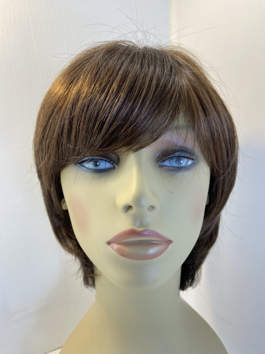Stunning brown short wig. Brss743