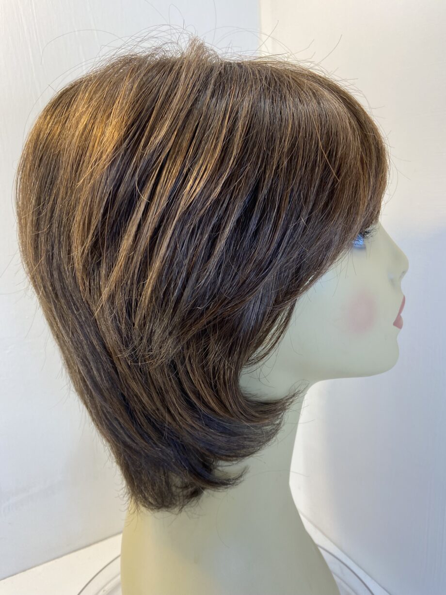 Stunning brown short wig. Brss743