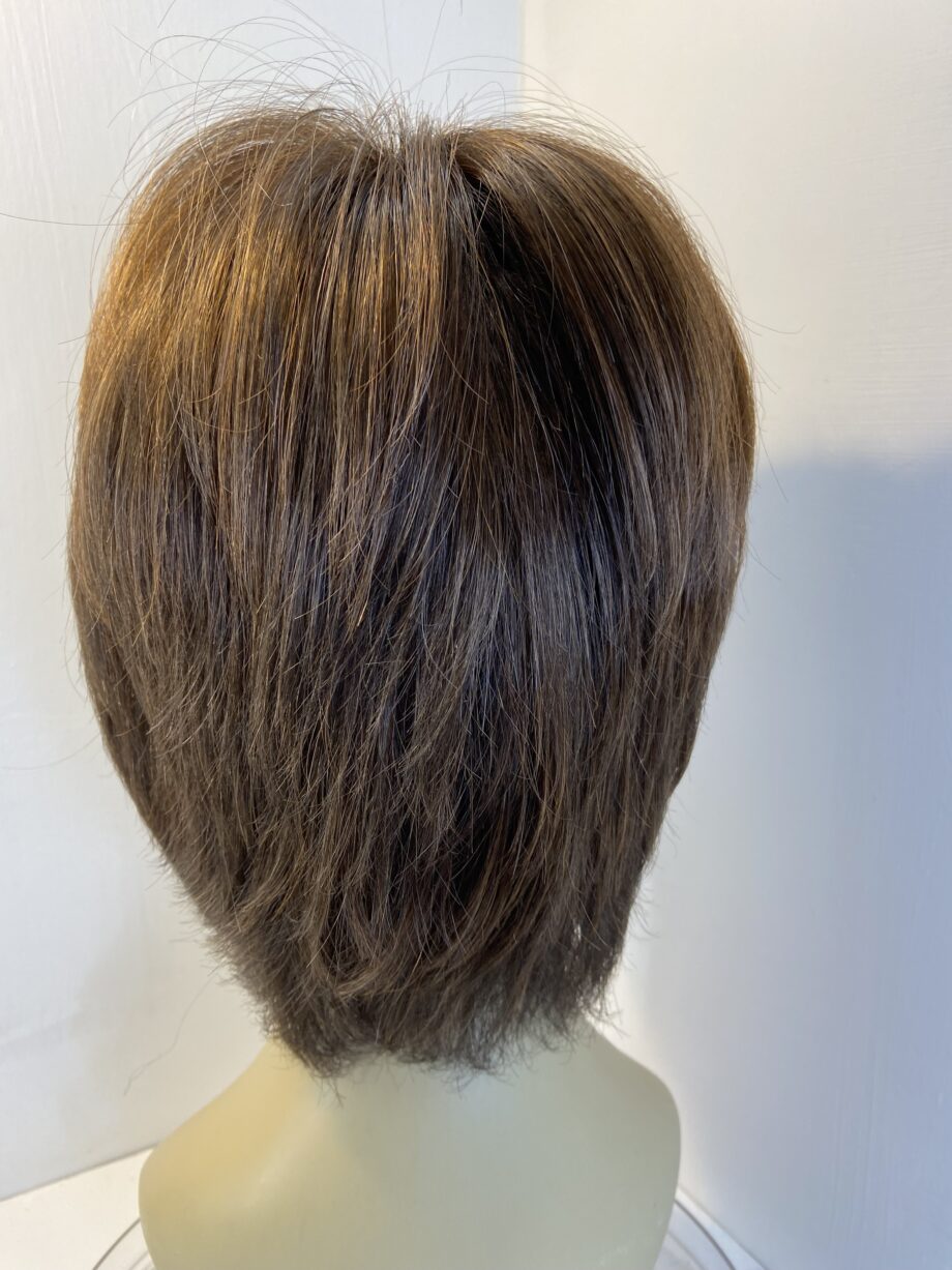 Stunning brown short wig. Brss743
