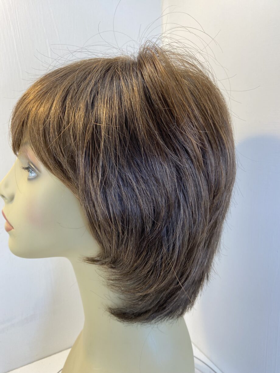 Stunning brown short wig. Brss743
