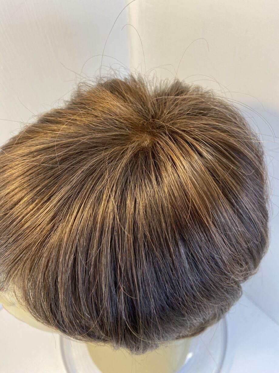 Stunning brown short wig. Brss743