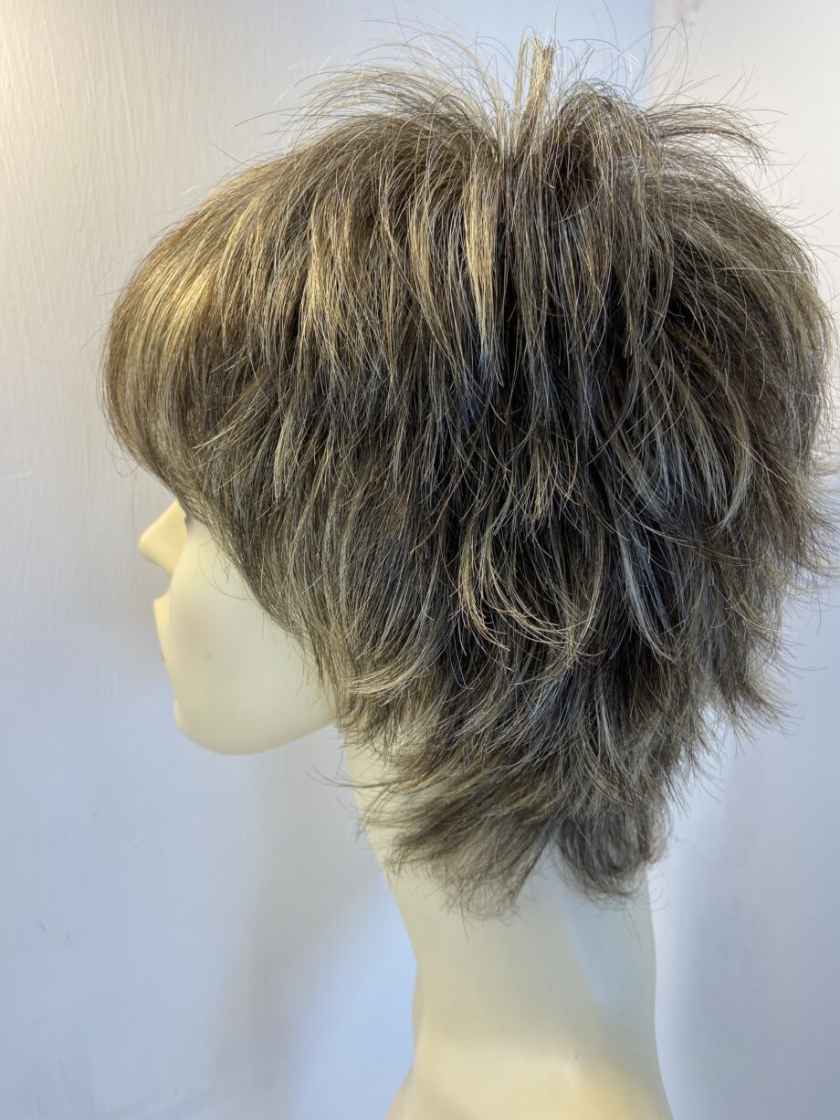 Stylish modern brown highlighted wig. Brss744a