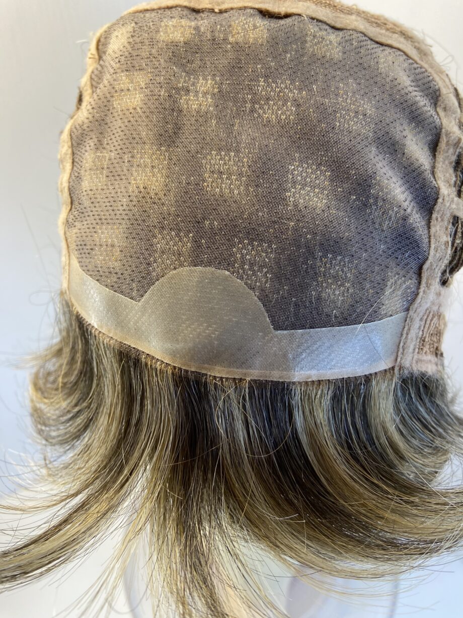 Stylish modern brown highlighted wig. Brss744a