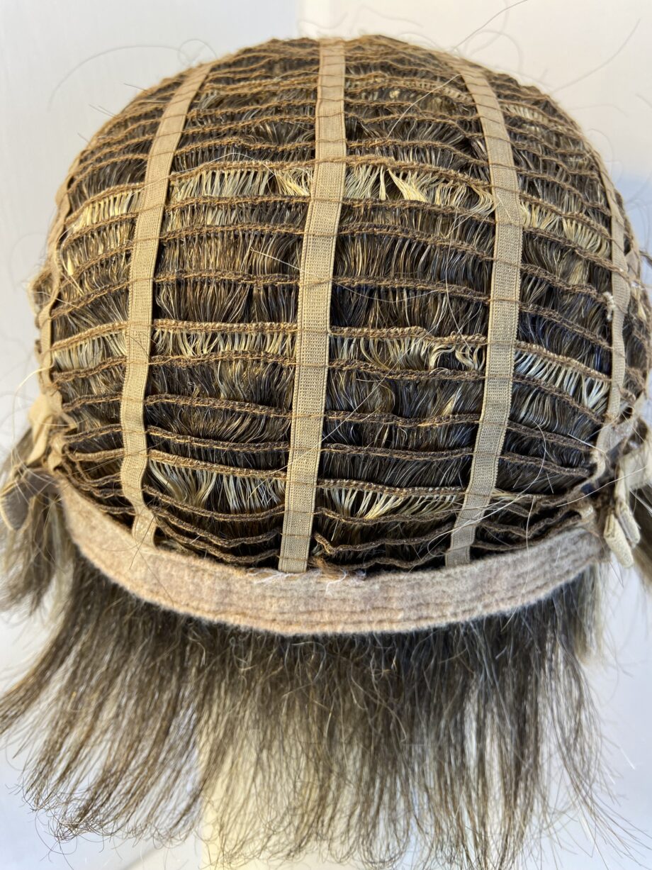 Stylish modern brown highlighted wig. Brss744a
