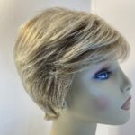 Short blonde wig. Blss801