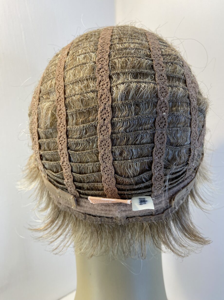 Short blonde wig. Blss801