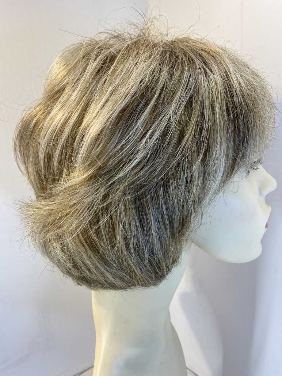 Blonde short wig. Blmw813