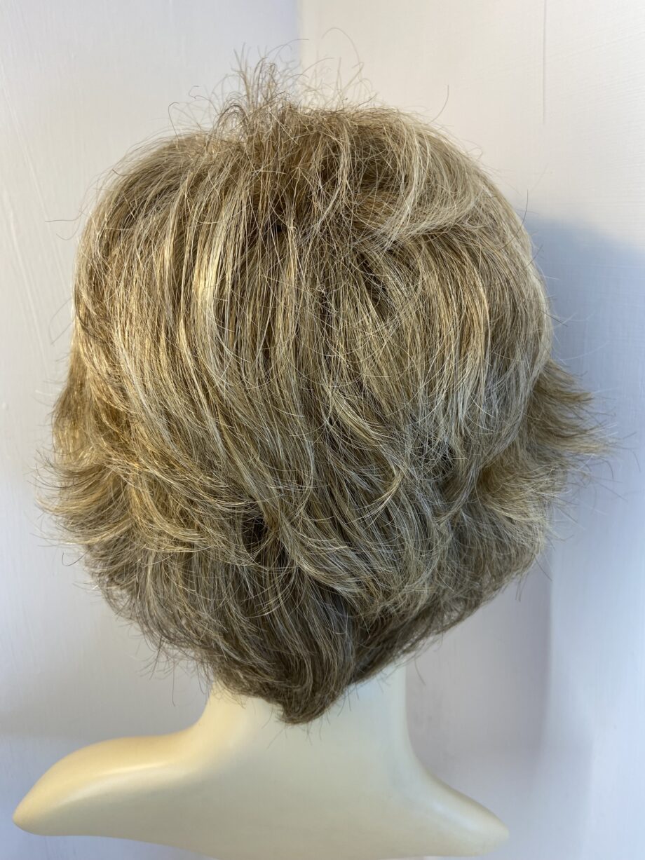 Blonde short wig. Blmw813