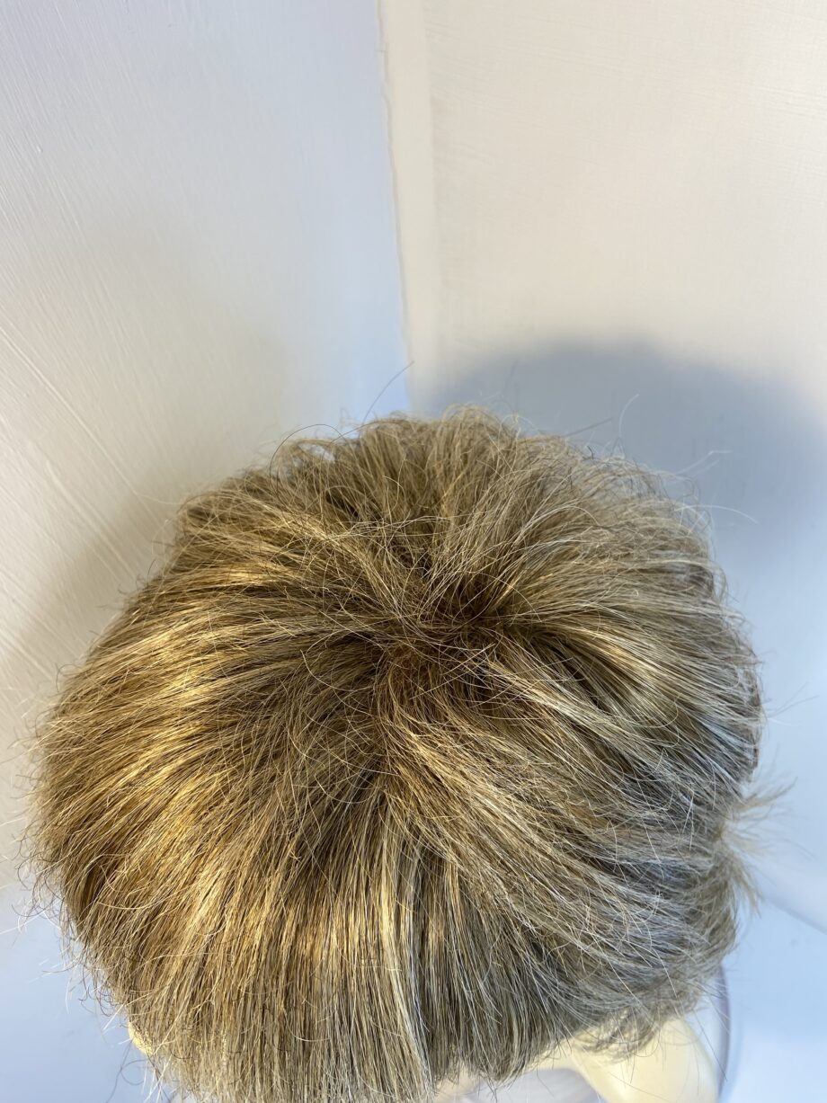 Blonde short wig. Blmw813