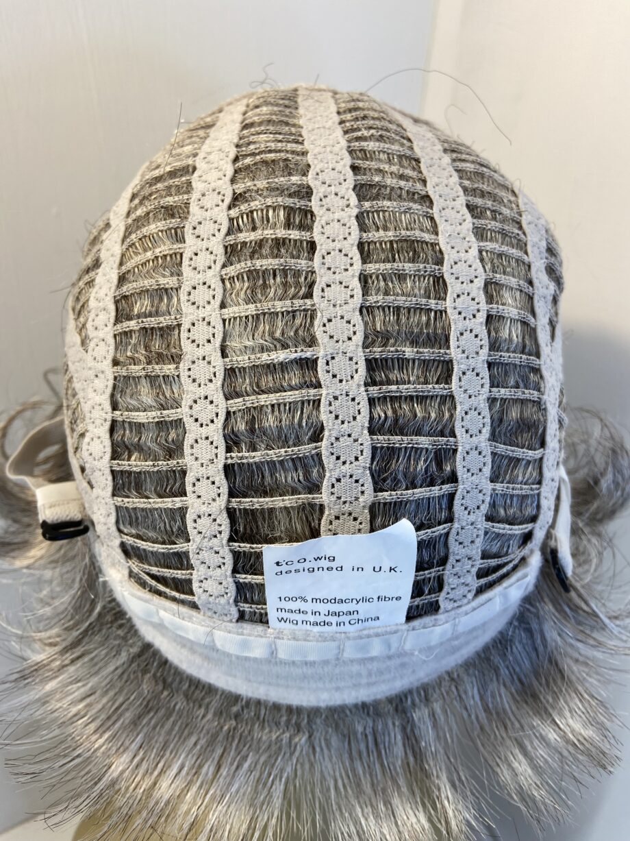 Silver grey wavy wig. Gmw738