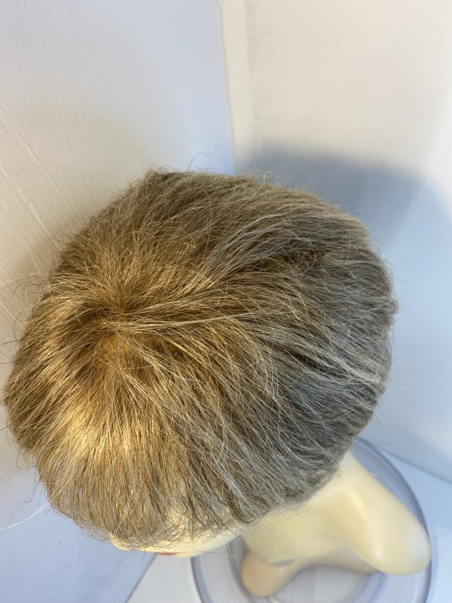Blonde short wig. Blss739