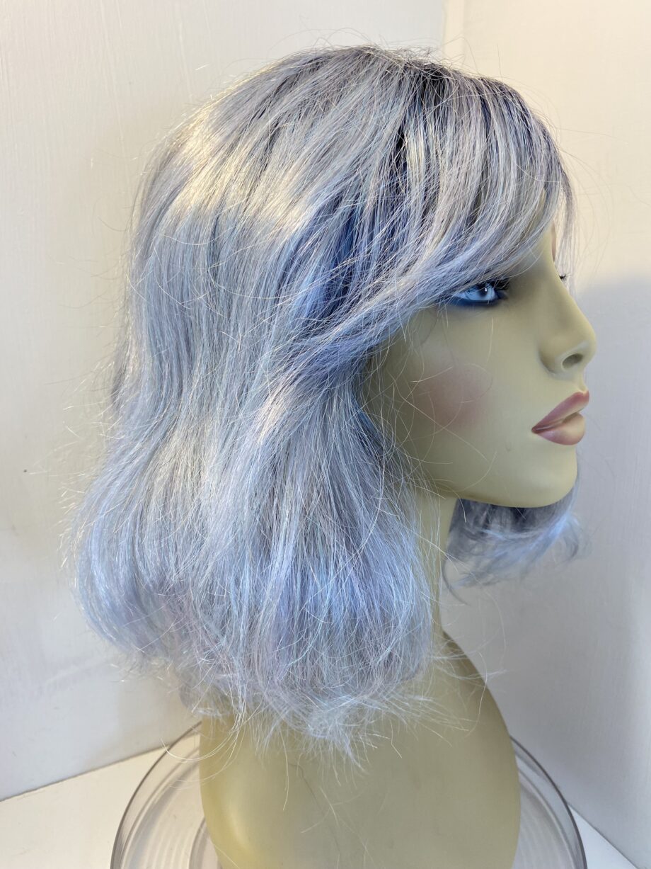 Stunning blue grey wavy wig. Gmw740