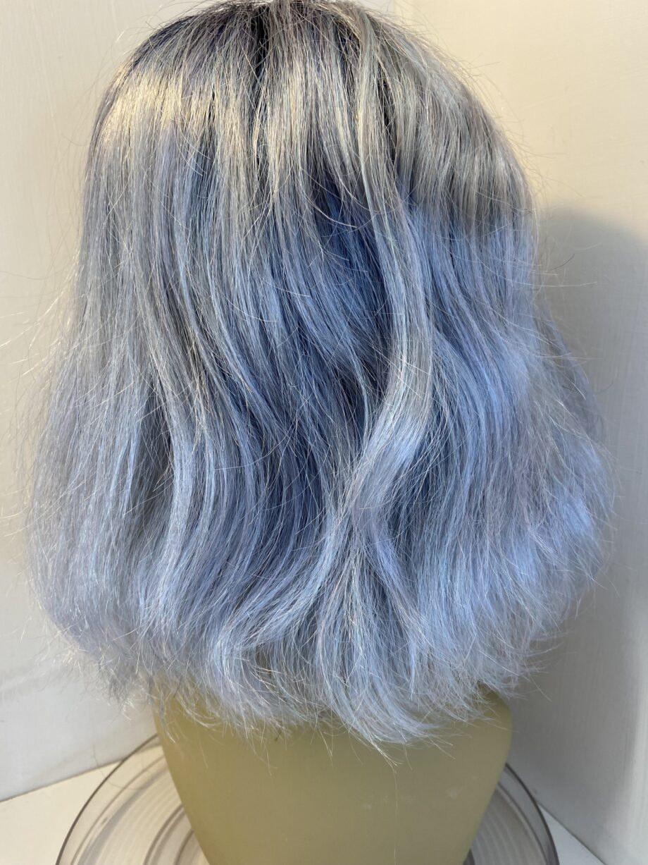 Stunning blue grey wavy wig. Gmw740