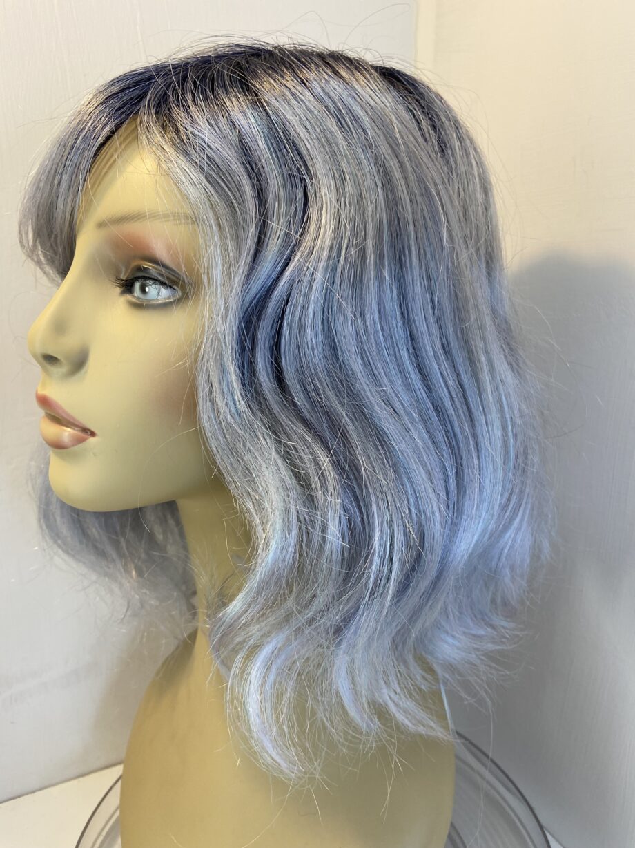Stunning blue grey wavy wig. Gmw740