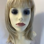 Stunning blonde long wig. Bllw742