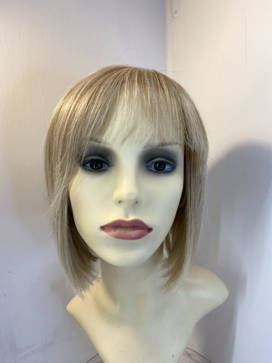 Blonde mid length wig. Blms743