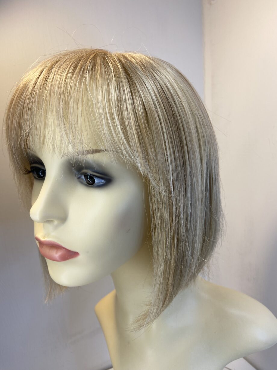 Blonde mid length wig. Blms743