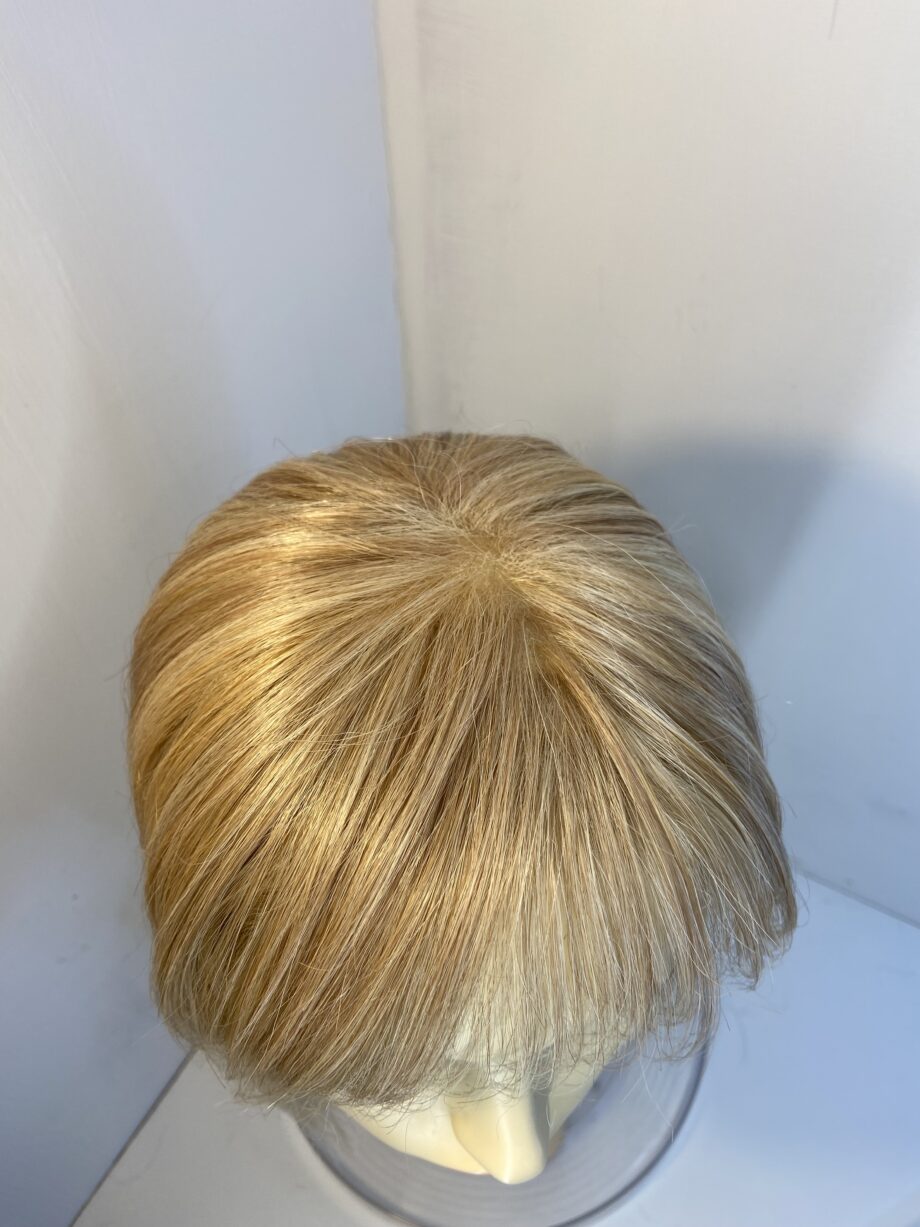 Blonde mid length wig. Blms743