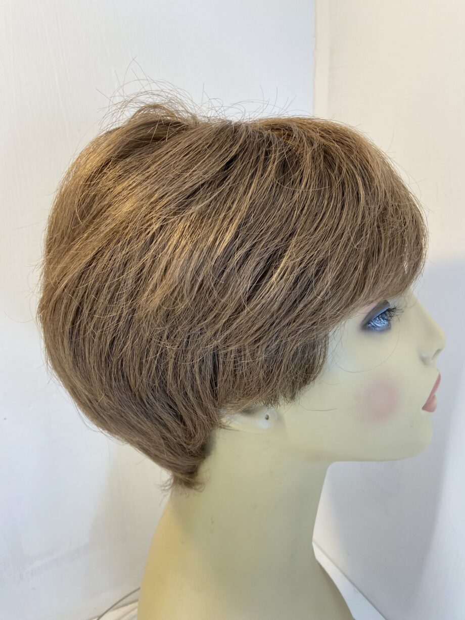 Lovely sensitive brown short wig. Brsw744