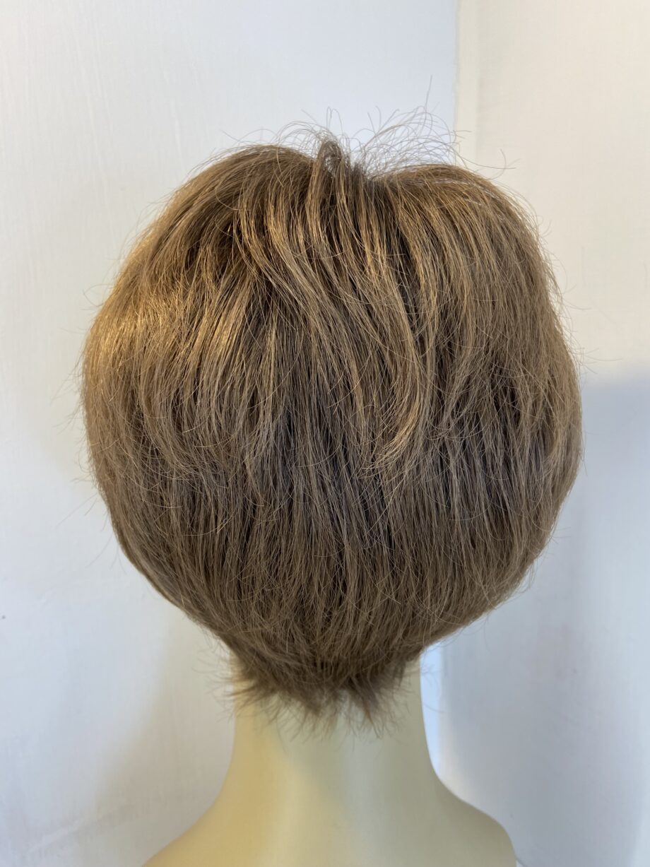 Lovely sensitive brown short wig. Brsw744