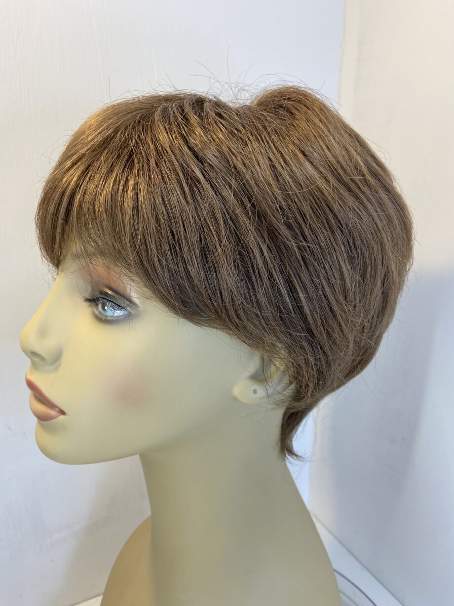 Lovely sensitive brown short wig. Brsw744