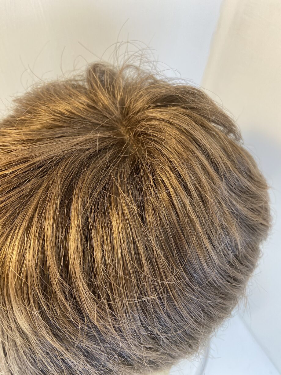 Lovely sensitive brown short wig. Brsw744