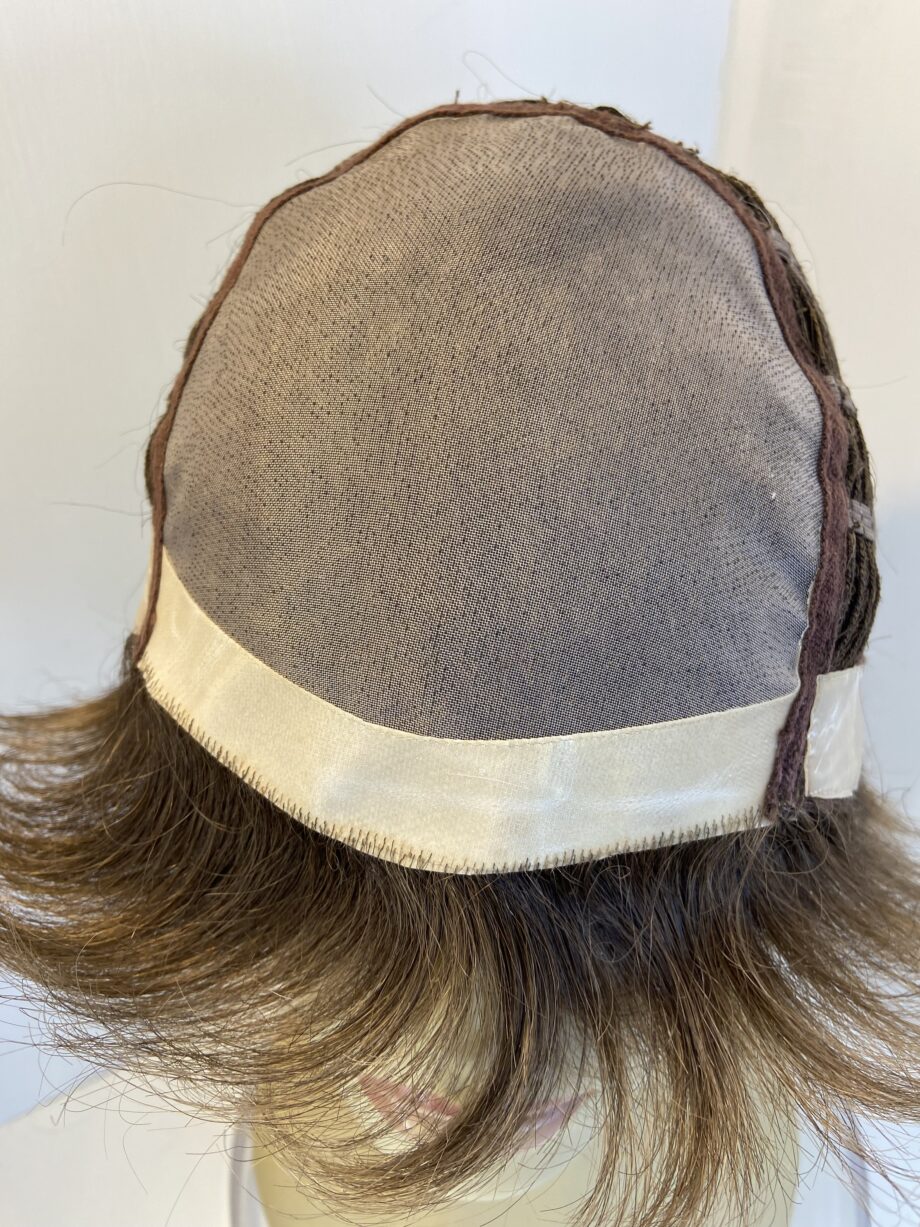 Lovely sensitive brown short wig. Brsw744