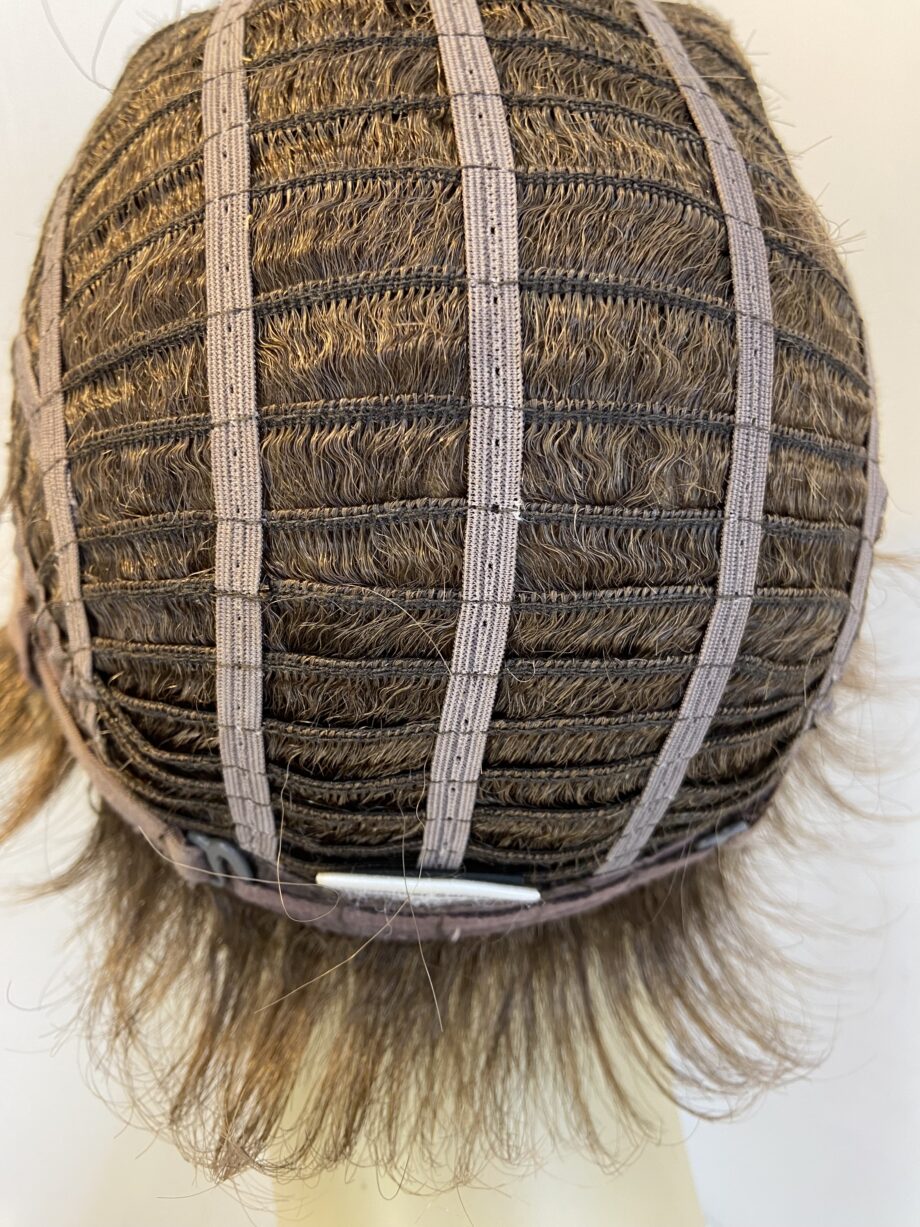 Lovely sensitive brown short wig. Brsw744