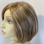 Blonde highlighted wig. Blms589