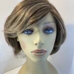 Shiny brown wig. Brms591