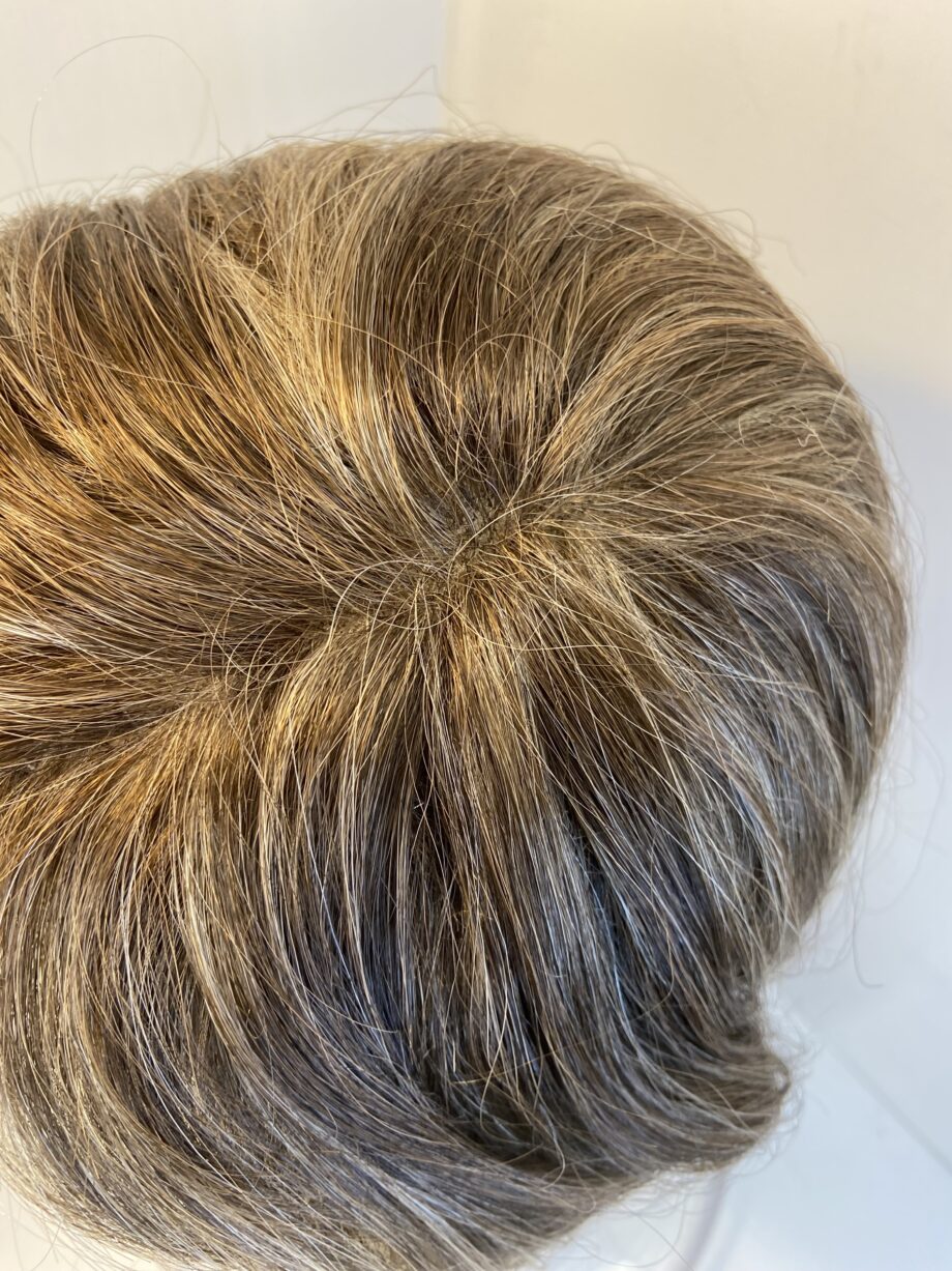 Shiny brown wig. Brms591