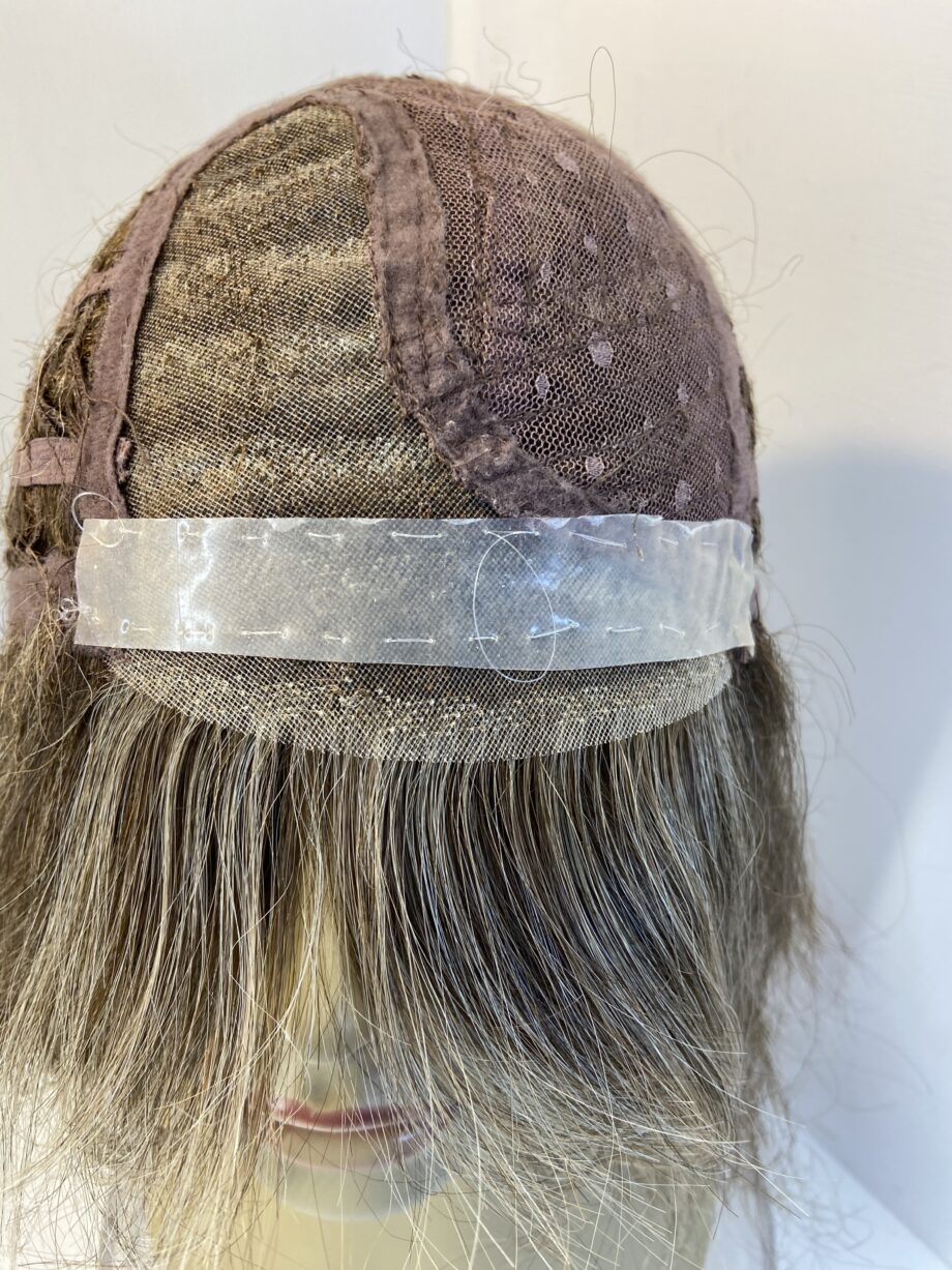 Shiny brown wig. Brms591