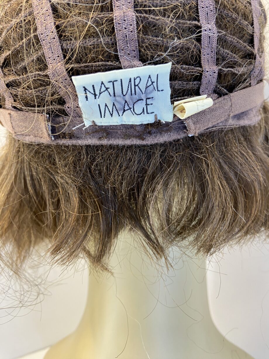 Shiny brown wig. Brms591