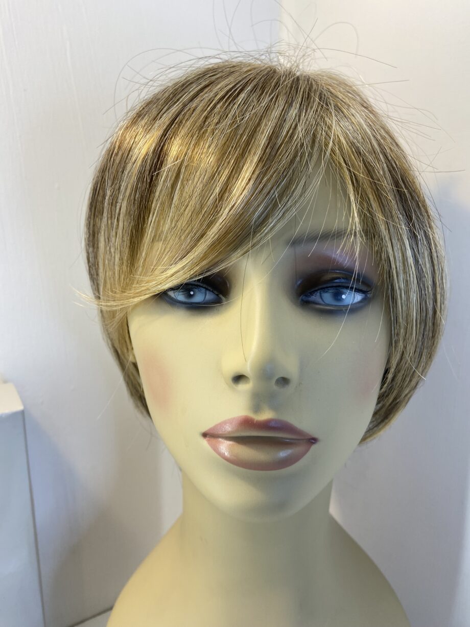 Boxed blonde Raquel Welch wig. Bblss492