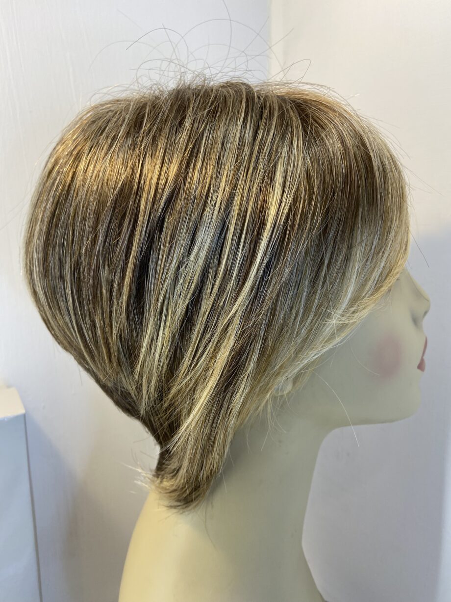 Boxed blonde Raquel Welch wig. Bblss492