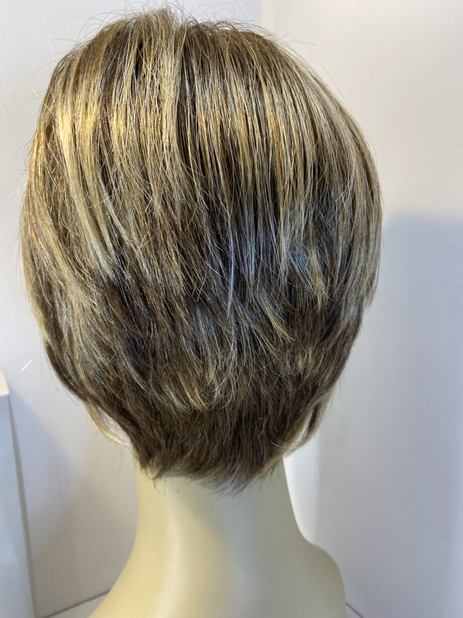 Boxed blonde Raquel Welch wig. Bblss492