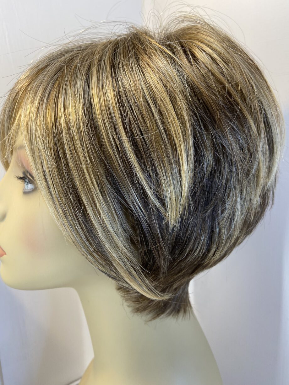 Boxed blonde Raquel Welch wig. Bblss492