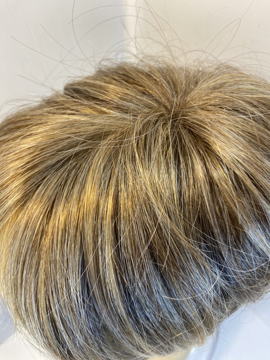 Boxed blonde Raquel Welch wig. Bblss492
