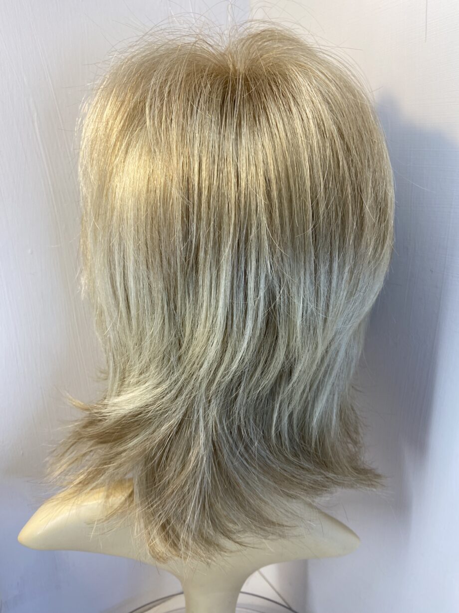 Blonde Gisela Mayer wig. Bbllw493