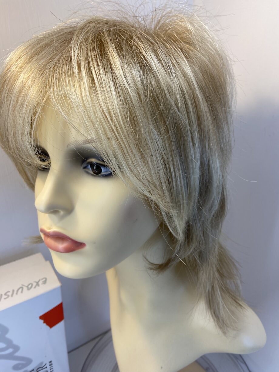 Blonde Gisela Mayer wig. Bbllw493
