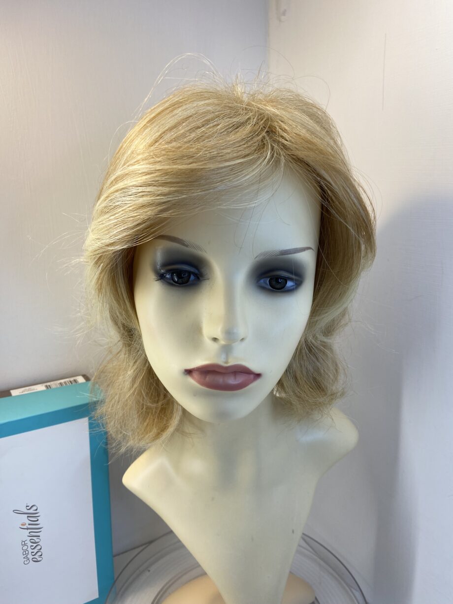Super soft Gabor blonde wig. Bbllw497