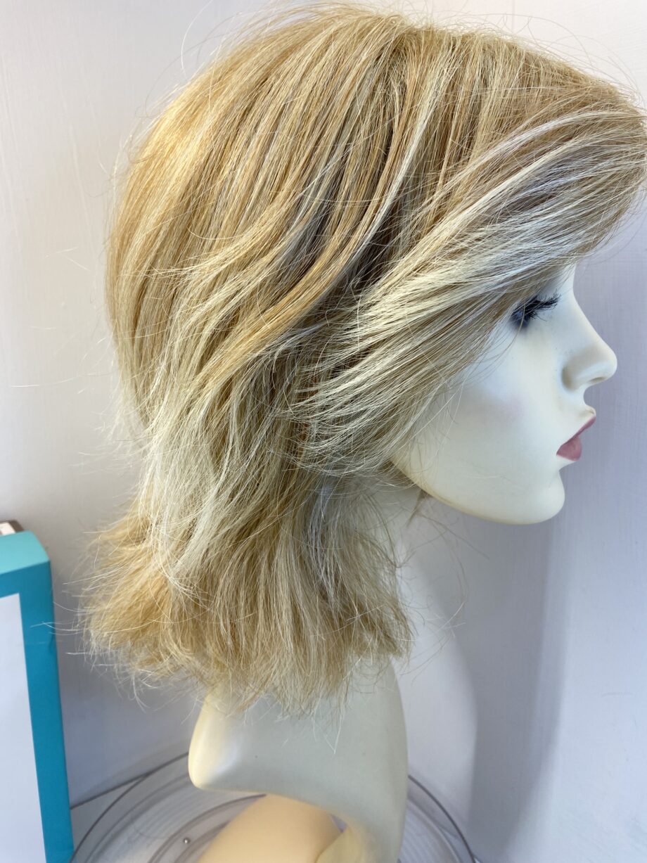 Super soft Gabor blonde wig. Bbllw497