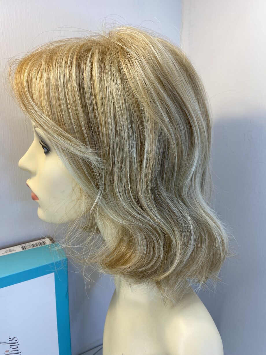 Super soft Gabor blonde wig. Bbllw497