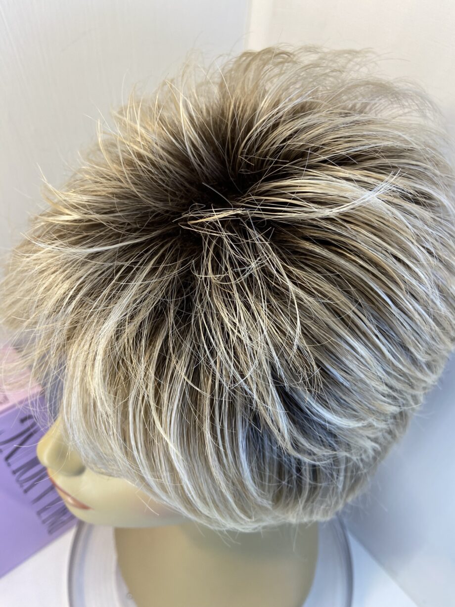 Rooted blonde Paula young wig. Bblss495
