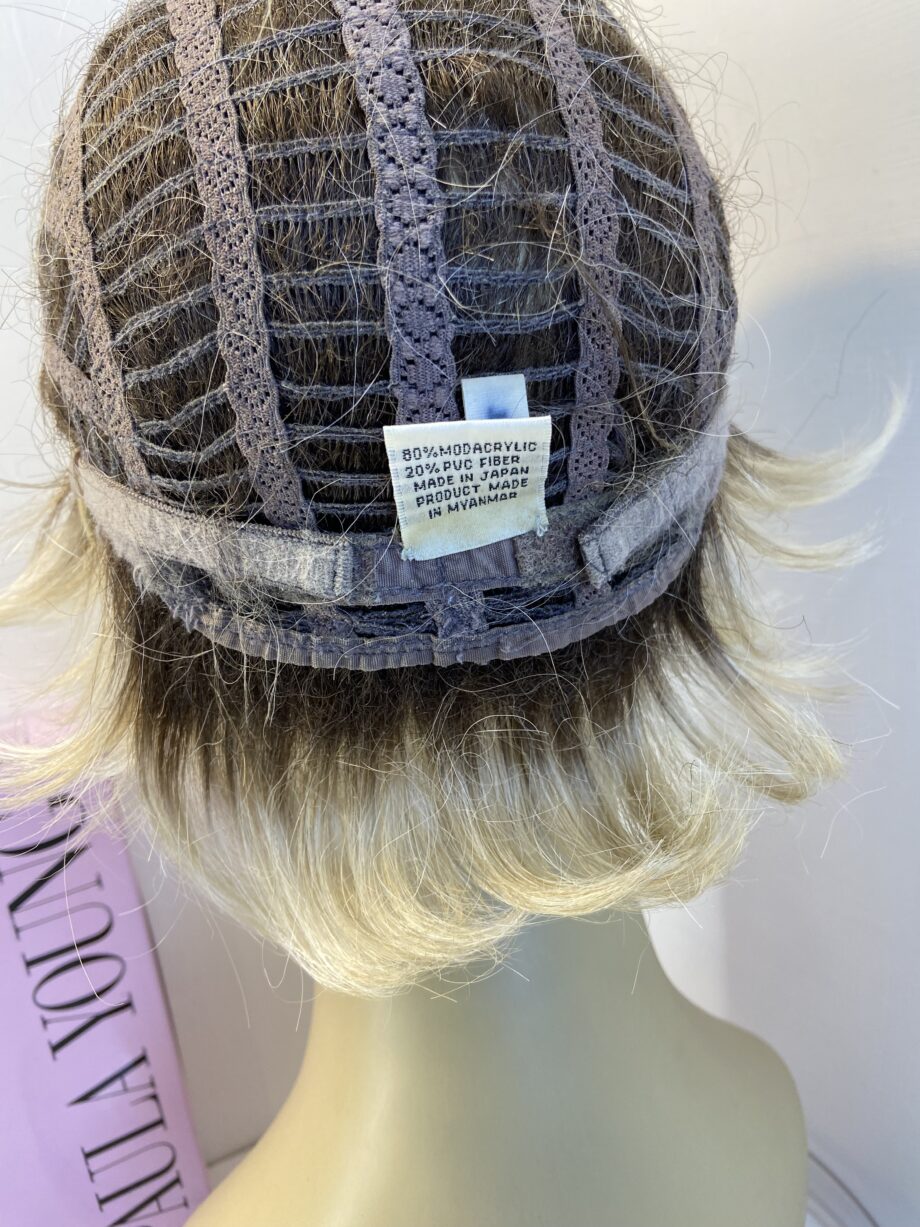 Rooted blonde Paula young wig. Bblss495